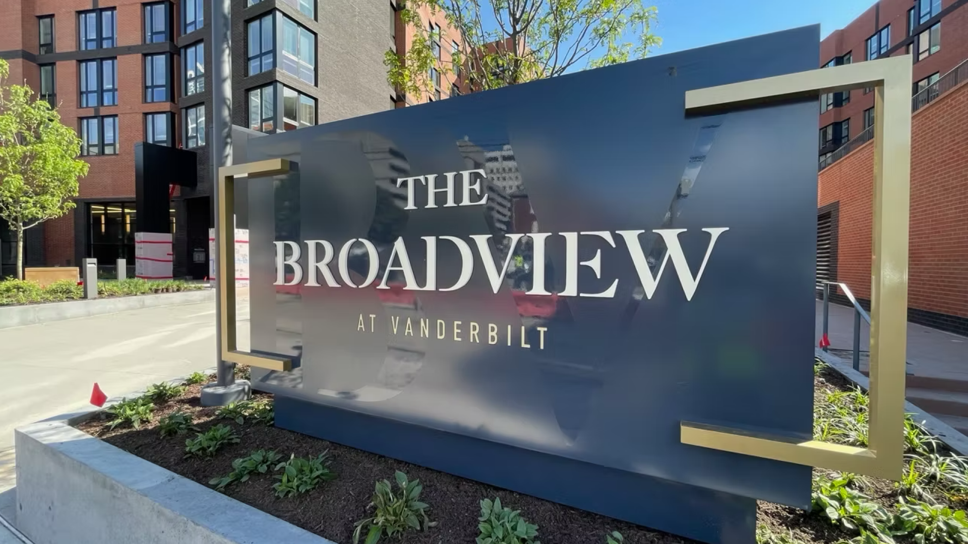 Entrance Sign: The Broadview at Vanderbuilt complex